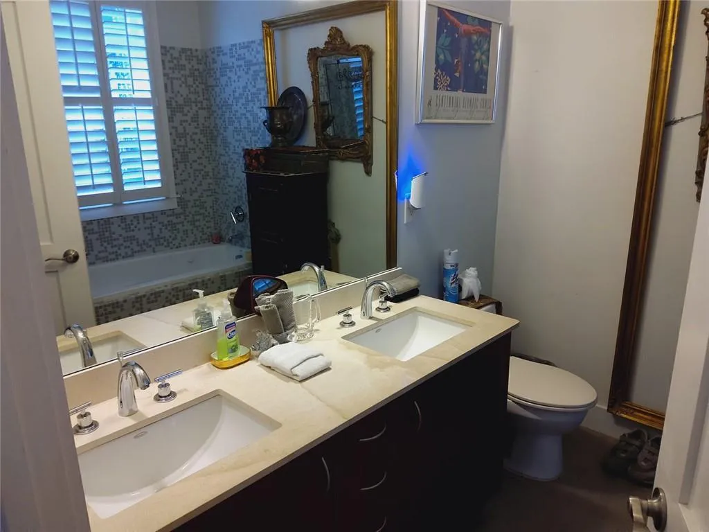 3655 Peachtree Road Unit 203, Atlanta, Georgia 30319, 2 Bedrooms Bedrooms, ,2 BathroomsBathrooms,Residential,For Sale,3655 Peachtree Road Unit 203,7578848