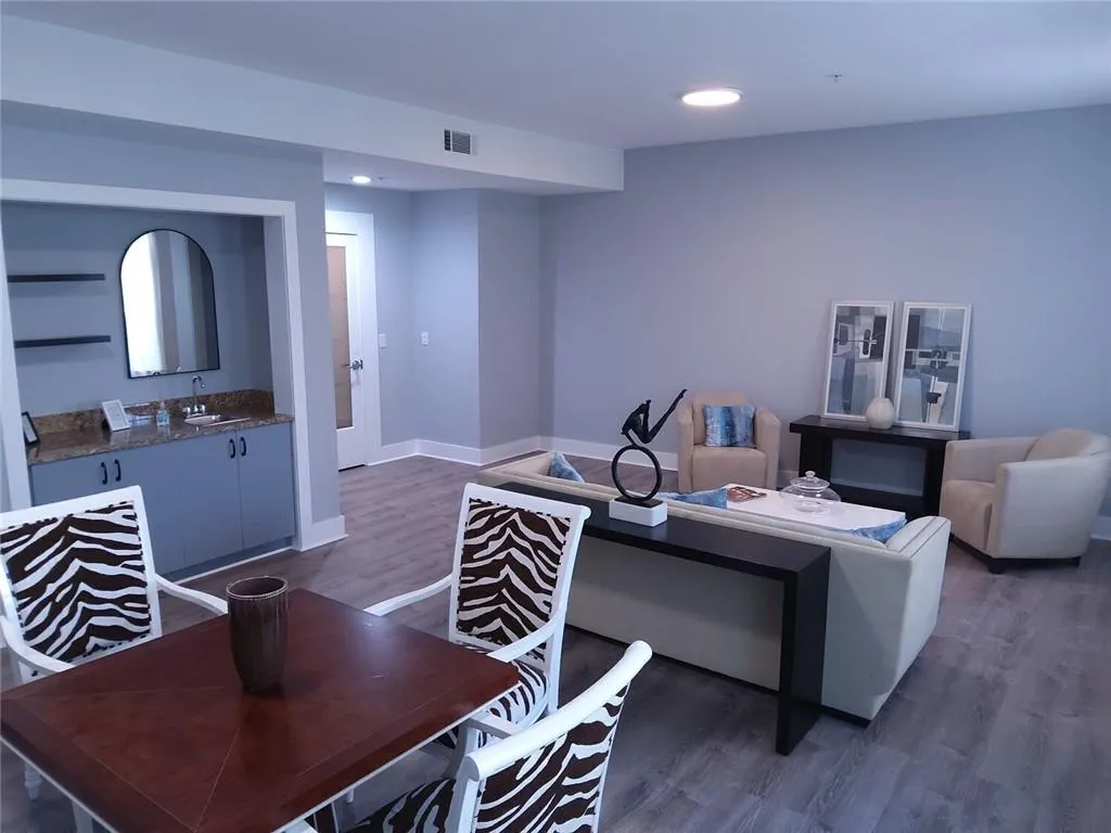 3655 Peachtree Road Unit 203, Atlanta, Georgia 30319, 2 Bedrooms Bedrooms, ,2 BathroomsBathrooms,Residential,For Sale,3655 Peachtree Road Unit 203,7578848