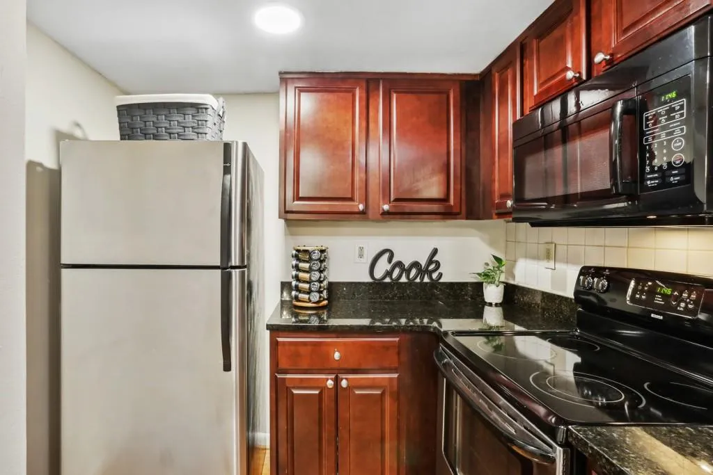 6900 Roswell Road Unit Q22, Sandy Springs, Georgia 30328, 2 Bedrooms Bedrooms, ,2 BathroomsBathrooms,Residential,Sold,6900 Roswell Road Unit Q22,7244031