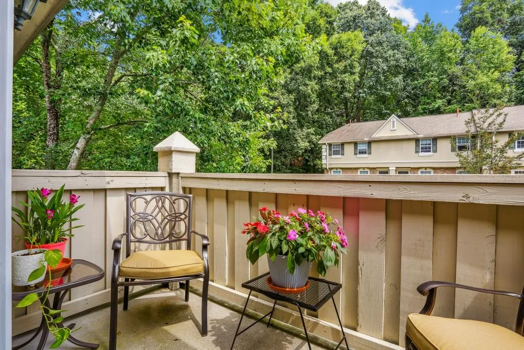 6900 Roswell Road Unit Q22, Sandy Springs, Georgia 30328, 2 Bedrooms Bedrooms, ,2 BathroomsBathrooms,Residential,Sold,6900 Roswell Road Unit Q22,7244031