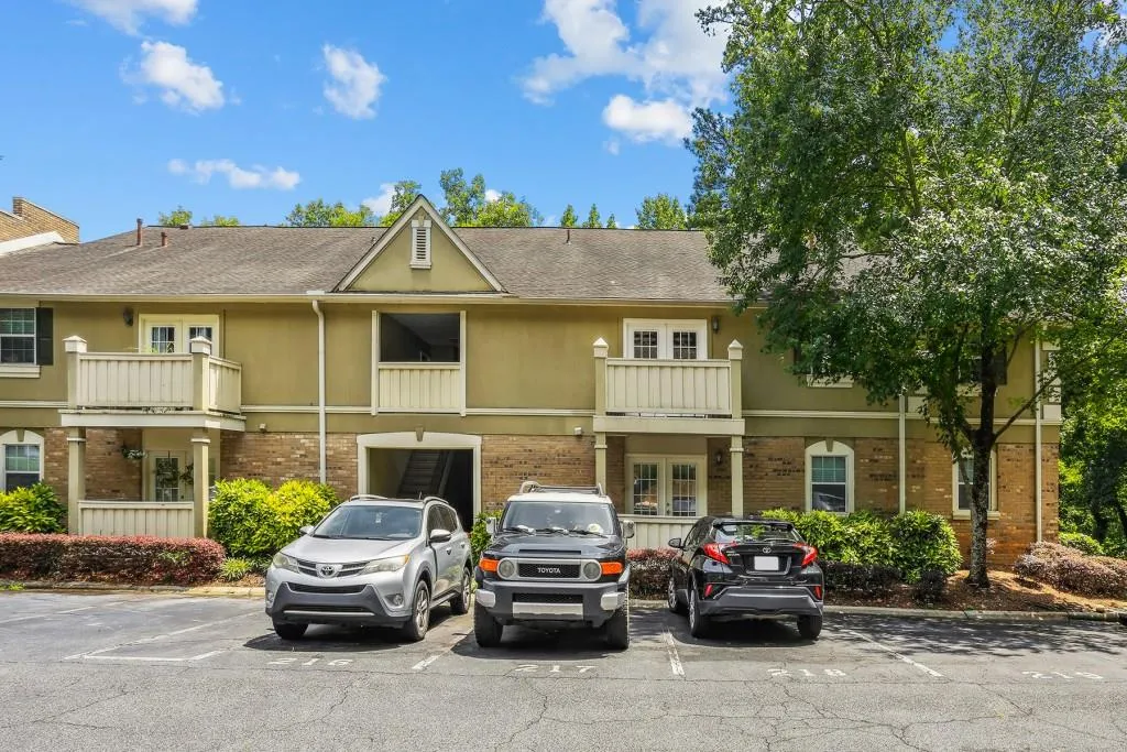 6900 Roswell Road Unit Q22, Sandy Springs, Georgia 30328, 2 Bedrooms Bedrooms, ,2 BathroomsBathrooms,Residential,Sold,6900 Roswell Road Unit Q22,7244031