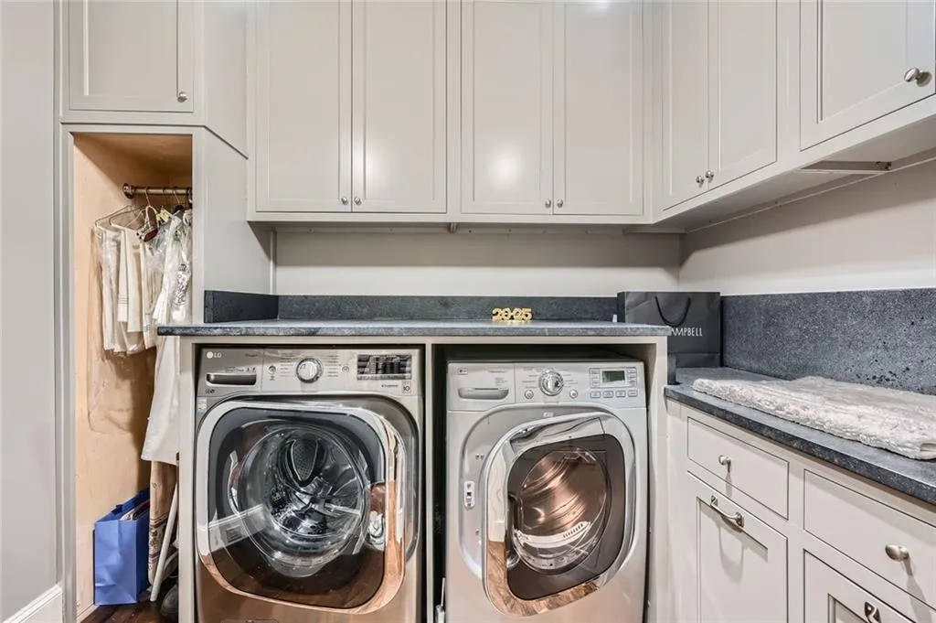 2440 Peachtree Road Nw Unit 9, Atlanta, Georgia 30305, 5 Bedrooms Bedrooms, ,4 BathroomsBathrooms,Residential,For Sale,2440 Peachtree Road Nw Unit 9,7577879