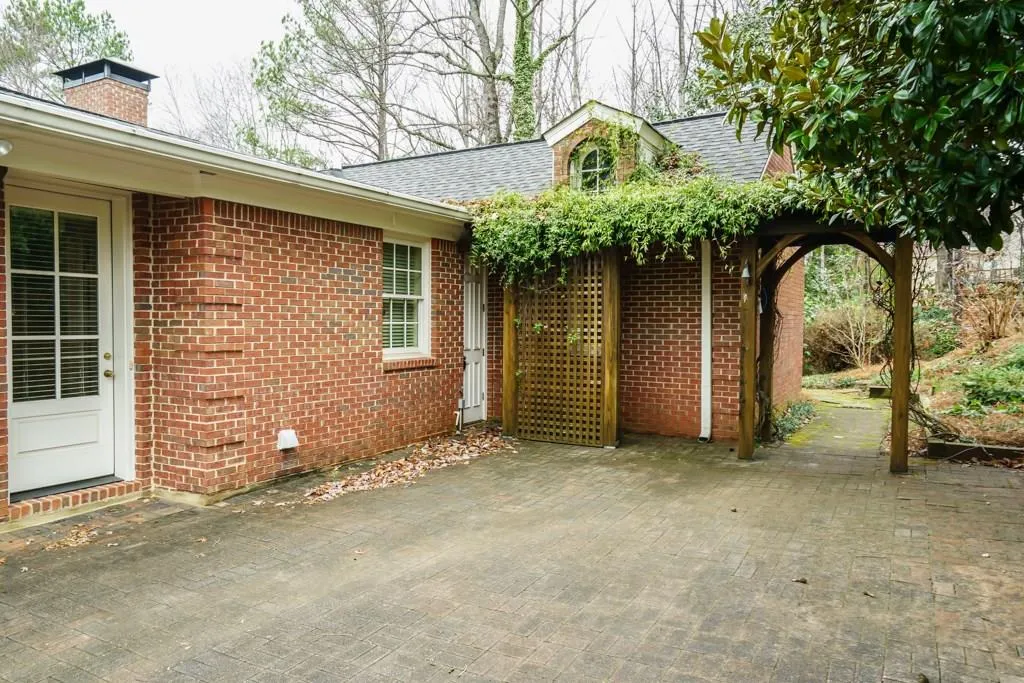 5665 Errol Place, Atlanta, Georgia 30327, 4 Bedrooms Bedrooms, ,5 BathroomsBathrooms,Residential,Sold,5665 Errol Place,5795065
