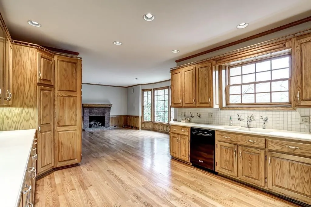 5665 Errol Place, Atlanta, Georgia 30327, 4 Bedrooms Bedrooms, ,5 BathroomsBathrooms,Residential,Sold,5665 Errol Place,5795065