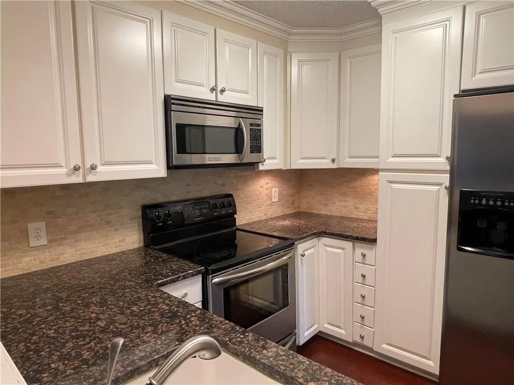 811 Abingdon Way, Atlanta, Georgia 30328, 1 Bedroom Bedrooms, ,1 BathroomBathrooms,Residential,Sold,811 Abingdon Way,6887862