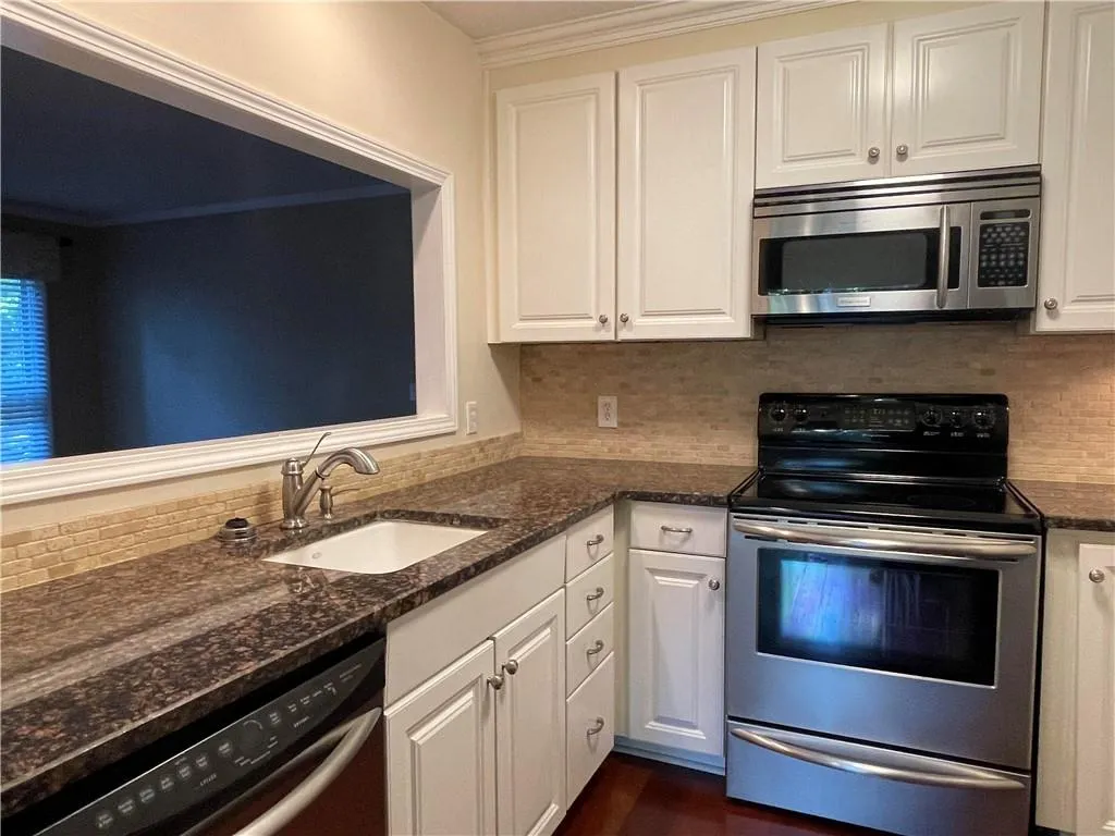 811 Abingdon Way, Atlanta, Georgia 30328, 1 Bedroom Bedrooms, ,1 BathroomBathrooms,Residential,Sold,811 Abingdon Way,6887862