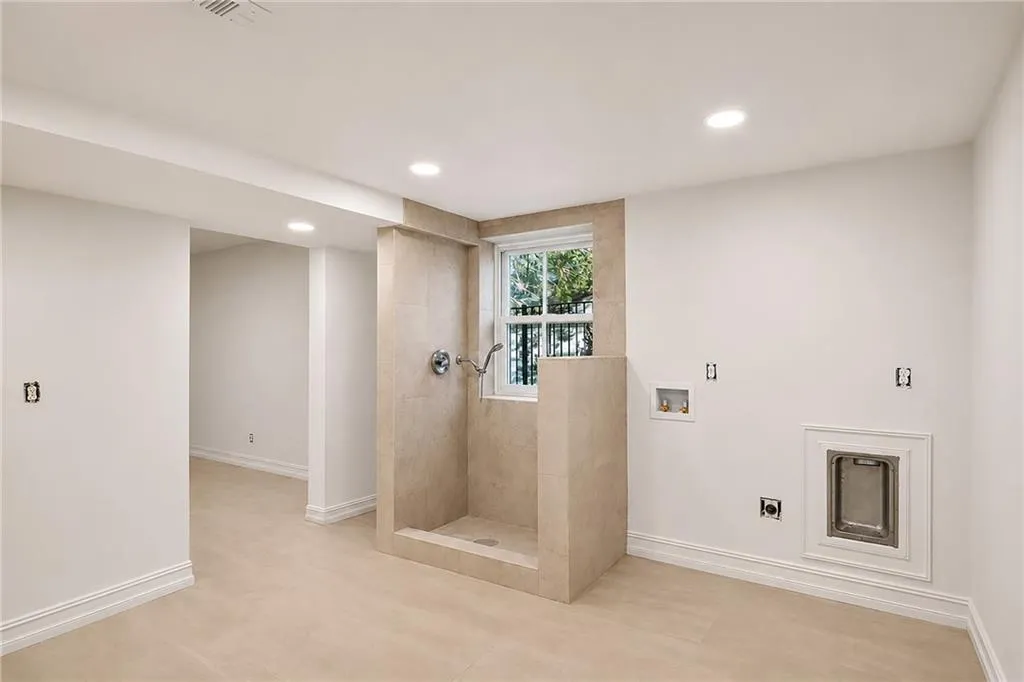 1330 W Wesley Road Nw, Atlanta, Georgia 30327, 6 Bedrooms Bedrooms, 0 ,6 BathroomsBathrooms,Residential,For Sale,1330 W Wesley Road Nw,7818983