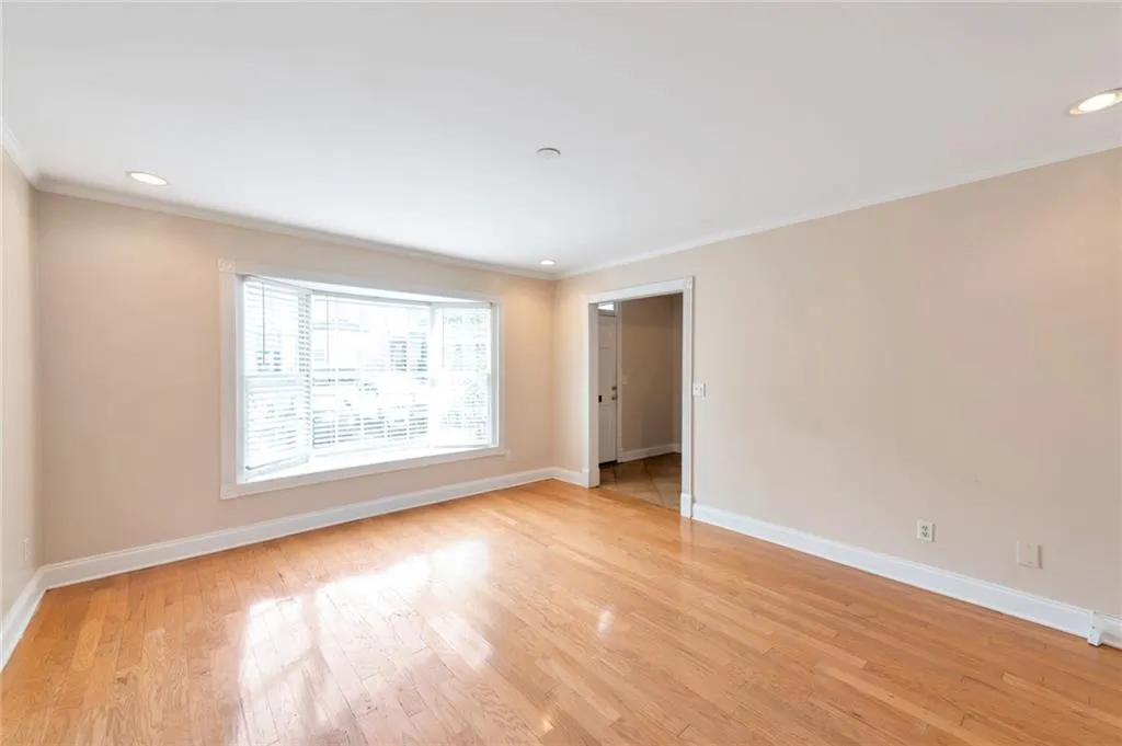 6520 Roswell Road Ne Unit 29, Sandy Springs, Georgia 30328, 2 Bedrooms Bedrooms, ,1 BathroomBathrooms,Residential,Sold,6520 Roswell Road Ne Unit 29,6884670