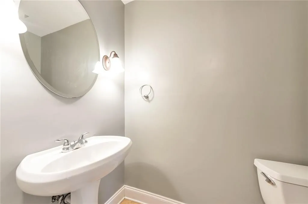 6520 Roswell Road Ne Unit 29, Sandy Springs, Georgia 30328, 2 Bedrooms Bedrooms, ,1 BathroomBathrooms,Residential,Sold,6520 Roswell Road Ne Unit 29,6884670