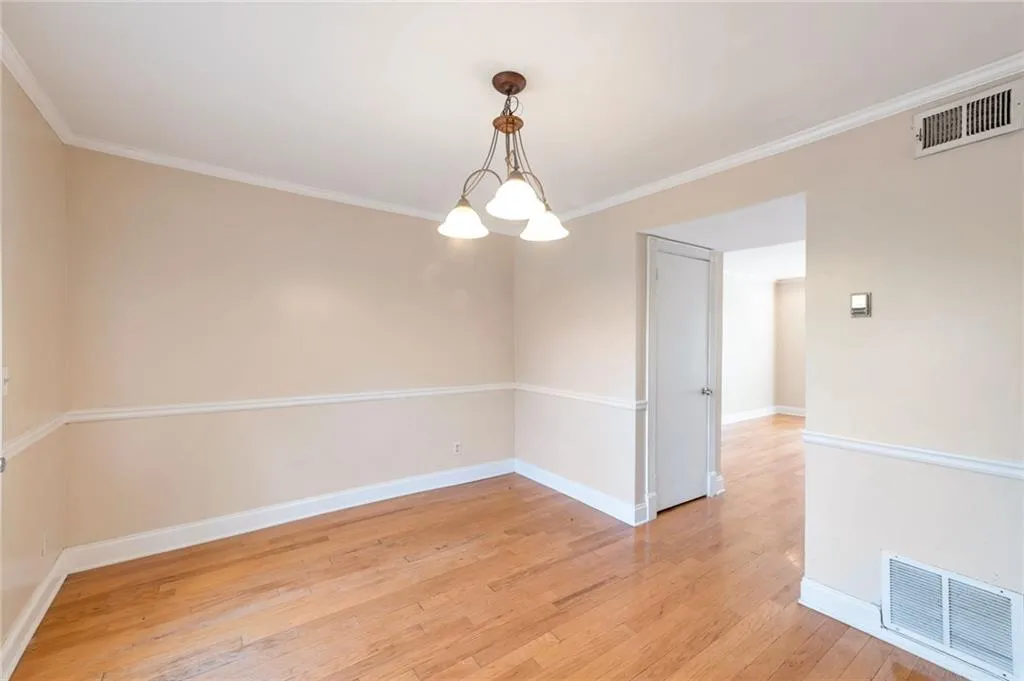 6520 Roswell Road Ne Unit 29, Sandy Springs, Georgia 30328, 2 Bedrooms Bedrooms, ,1 BathroomBathrooms,Residential,Sold,6520 Roswell Road Ne Unit 29,6884670