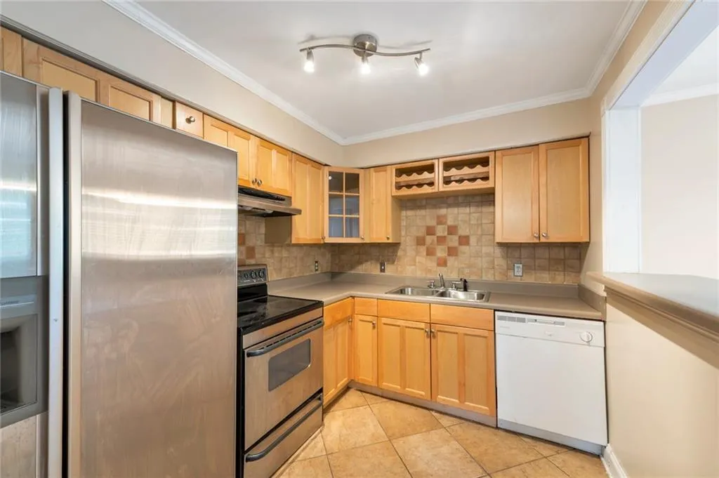 6520 Roswell Road Ne Unit 29, Sandy Springs, Georgia 30328, 2 Bedrooms Bedrooms, ,1 BathroomBathrooms,Residential,Sold,6520 Roswell Road Ne Unit 29,6884670