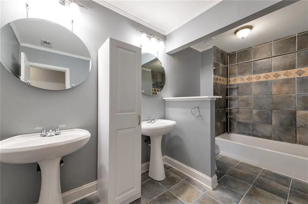 6520 Roswell Road Ne Unit 29, Sandy Springs, Georgia 30328, 2 Bedrooms Bedrooms, ,1 BathroomBathrooms,Residential,Sold,6520 Roswell Road Ne Unit 29,6884670