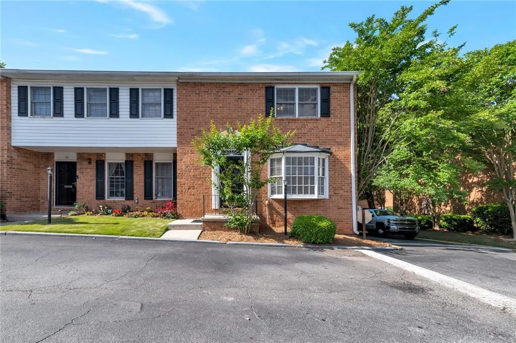 6520 Roswell Road Ne Unit 29, Sandy Springs, Georgia 30328, 2 Bedrooms Bedrooms, ,1 BathroomBathrooms,Residential,Sold,6520 Roswell Road Ne Unit 29,6884670