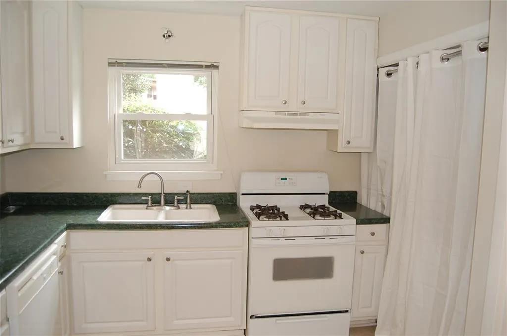 346 Carpenter Drive Unit 36, Atlanta, Georgia 30328, 2 Bedrooms Bedrooms, ,1 BathroomBathrooms,Residential,Sold,346 Carpenter Drive Unit 36,5900820