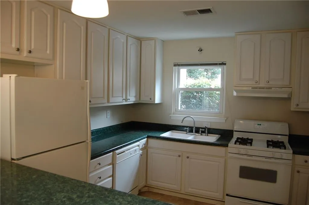 346 Carpenter Drive Unit 36, Atlanta, Georgia 30328, 2 Bedrooms Bedrooms, ,1 BathroomBathrooms,Residential,Sold,346 Carpenter Drive Unit 36,5900820