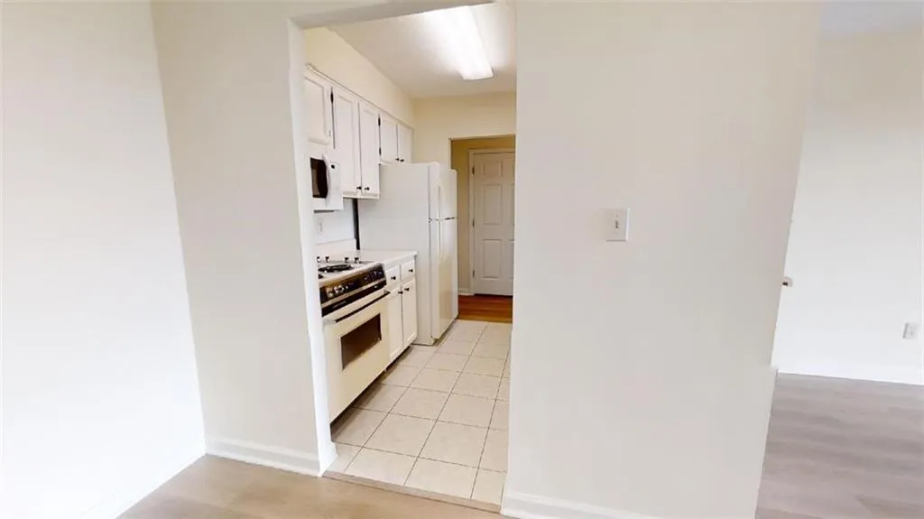 300 Johnson Ferry Road Ne Unit A1011, Sandy Springs, Georgia 30328, 1 Bedroom Bedrooms, ,1 BathroomBathrooms,Residential,Sold,300 Johnson Ferry Road Ne Unit A1011,7194035