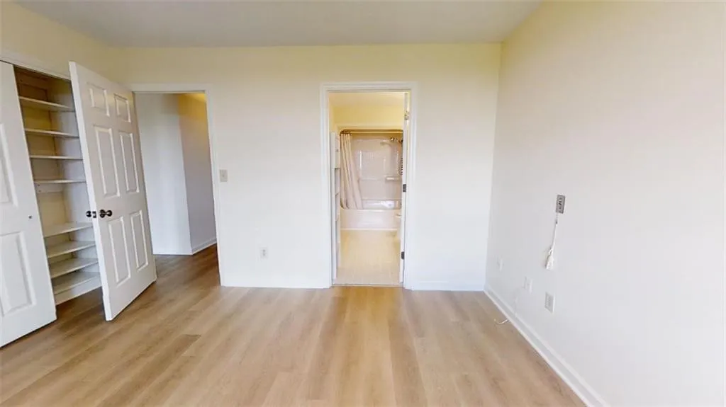 300 Johnson Ferry Road Ne Unit A1011, Sandy Springs, Georgia 30328, 1 Bedroom Bedrooms, ,1 BathroomBathrooms,Residential,Sold,300 Johnson Ferry Road Ne Unit A1011,7194035