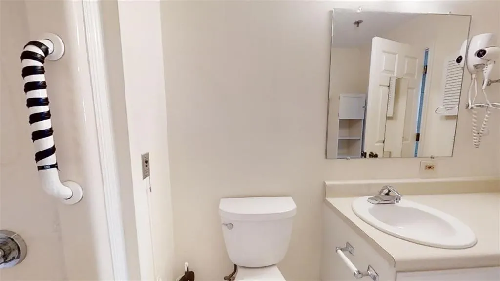 300 Johnson Ferry Road Ne Unit A1011, Sandy Springs, Georgia 30328, 1 Bedroom Bedrooms, ,1 BathroomBathrooms,Residential,Sold,300 Johnson Ferry Road Ne Unit A1011,7194035