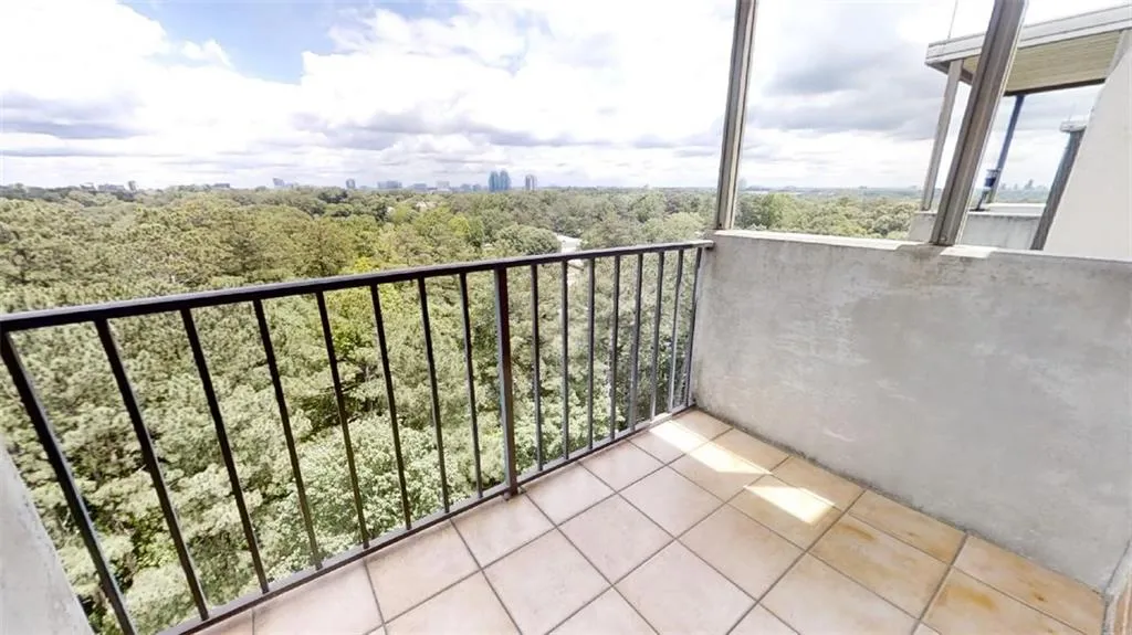 300 Johnson Ferry Road Ne Unit A1011, Sandy Springs, Georgia 30328, 1 Bedroom Bedrooms, ,1 BathroomBathrooms,Residential,Sold,300 Johnson Ferry Road Ne Unit A1011,7194035