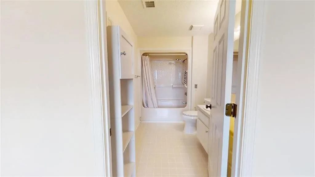300 Johnson Ferry Road Ne Unit A1011, Sandy Springs, Georgia 30328, 1 Bedroom Bedrooms, ,1 BathroomBathrooms,Residential,Sold,300 Johnson Ferry Road Ne Unit A1011,7194035