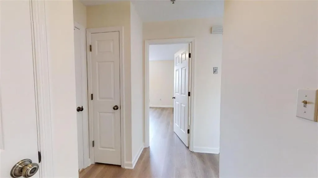 300 Johnson Ferry Road Ne Unit A1011, Sandy Springs, Georgia 30328, 1 Bedroom Bedrooms, ,1 BathroomBathrooms,Residential,Sold,300 Johnson Ferry Road Ne Unit A1011,7194035