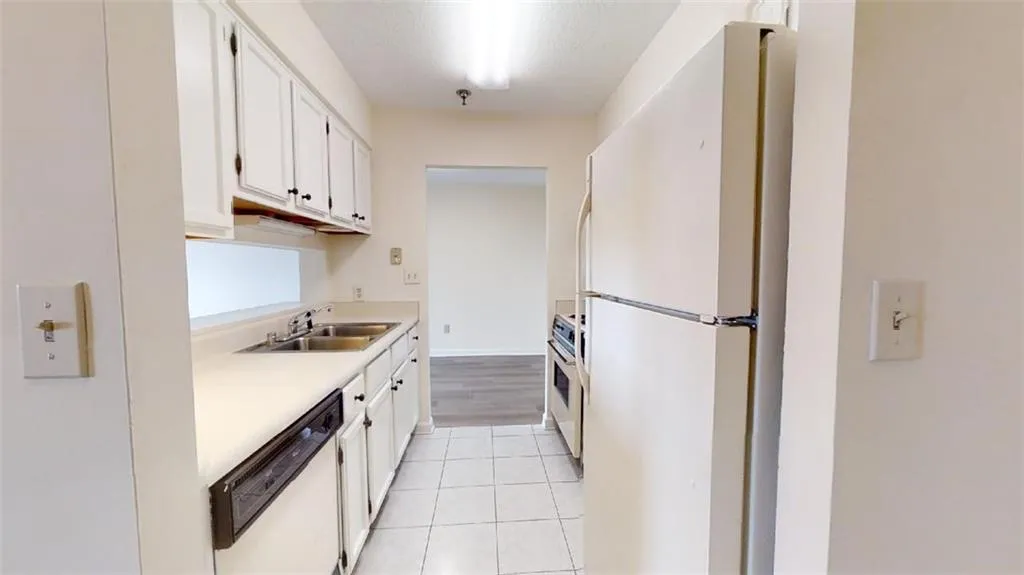 300 Johnson Ferry Road Ne Unit A1011, Sandy Springs, Georgia 30328, 1 Bedroom Bedrooms, ,1 BathroomBathrooms,Residential,Sold,300 Johnson Ferry Road Ne Unit A1011,7194035