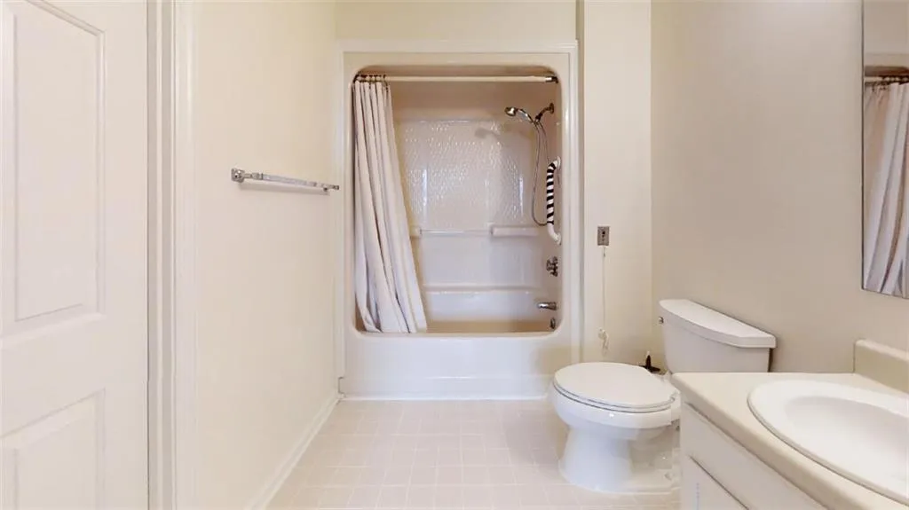 300 Johnson Ferry Road Ne Unit A1011, Sandy Springs, Georgia 30328, 1 Bedroom Bedrooms, ,1 BathroomBathrooms,Residential,Sold,300 Johnson Ferry Road Ne Unit A1011,7194035