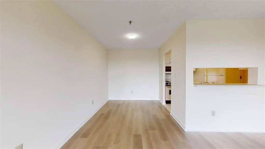 300 Johnson Ferry Road Ne Unit A1011, Sandy Springs, Georgia 30328, 1 Bedroom Bedrooms, ,1 BathroomBathrooms,Residential,Sold,300 Johnson Ferry Road Ne Unit A1011,7194035