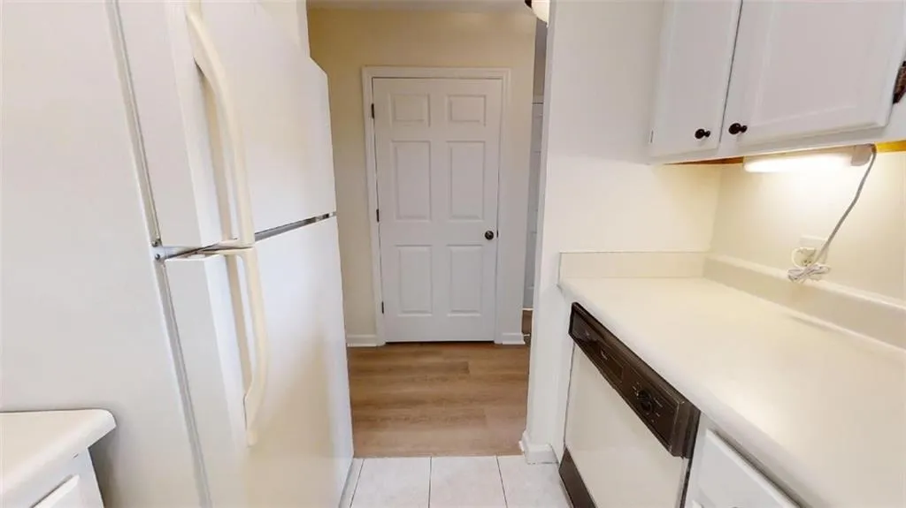 300 Johnson Ferry Road Ne Unit A1011, Sandy Springs, Georgia 30328, 1 Bedroom Bedrooms, ,1 BathroomBathrooms,Residential,Sold,300 Johnson Ferry Road Ne Unit A1011,7194035