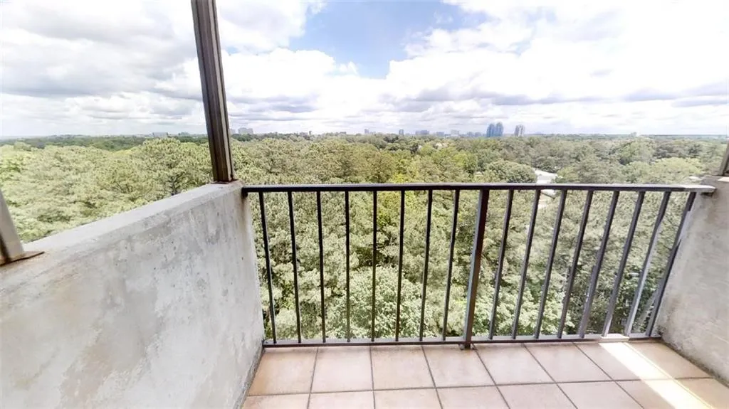 300 Johnson Ferry Road Ne Unit A1011, Sandy Springs, Georgia 30328, 1 Bedroom Bedrooms, ,1 BathroomBathrooms,Residential,Sold,300 Johnson Ferry Road Ne Unit A1011,7194035