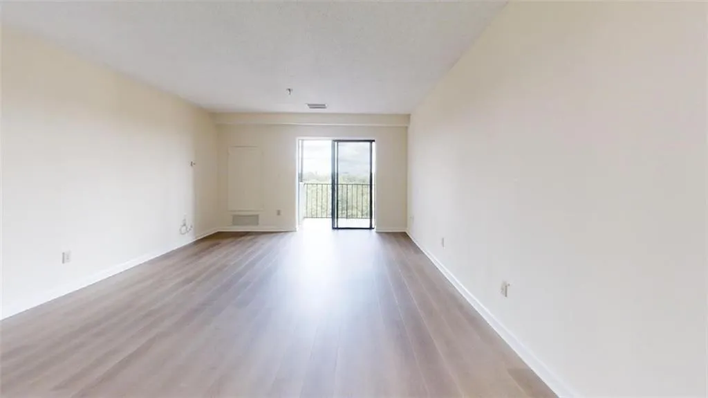 300 Johnson Ferry Road Ne Unit A1011, Sandy Springs, Georgia 30328, 1 Bedroom Bedrooms, ,1 BathroomBathrooms,Residential,Sold,300 Johnson Ferry Road Ne Unit A1011,7194035