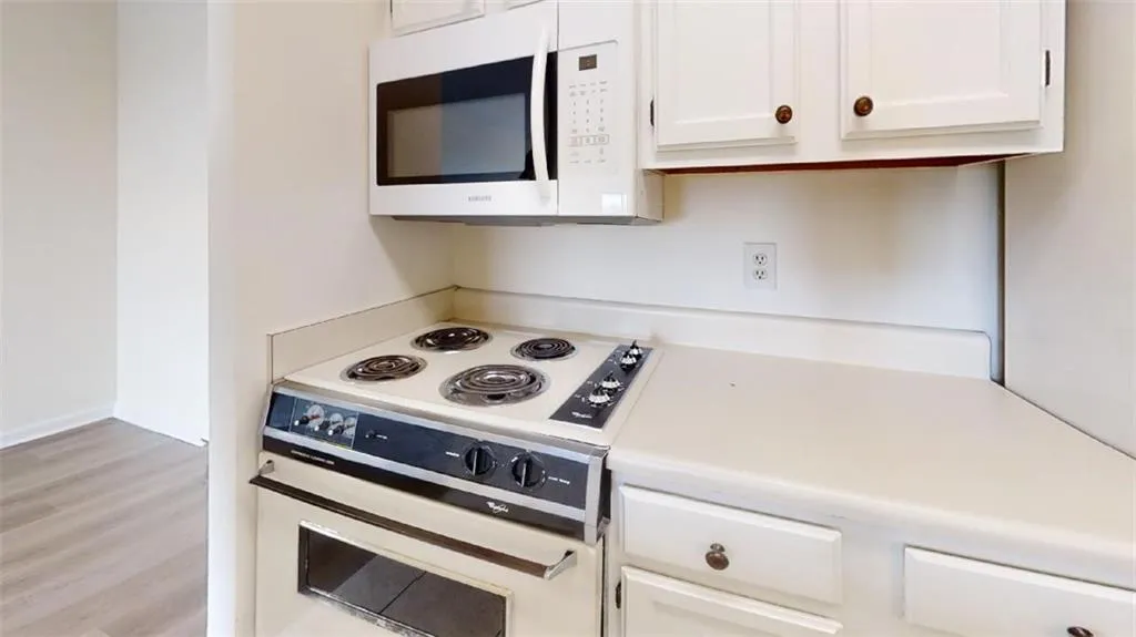 300 Johnson Ferry Road Ne Unit A1011, Sandy Springs, Georgia 30328, 1 Bedroom Bedrooms, ,1 BathroomBathrooms,Residential,Sold,300 Johnson Ferry Road Ne Unit A1011,7194035