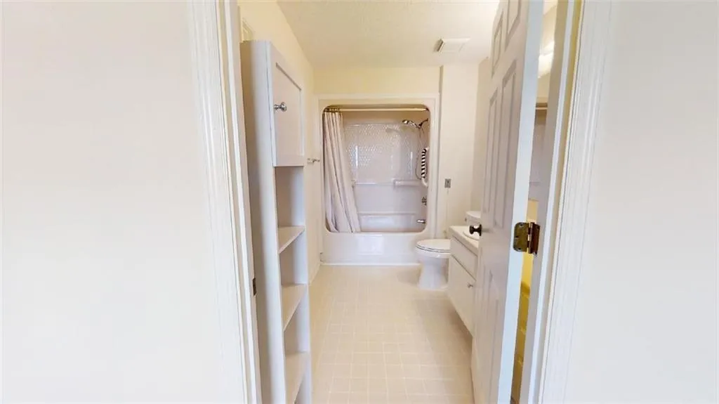 300 Johnson Ferry Road Ne Unit A1011, Sandy Springs, Georgia 30328, 1 Bedroom Bedrooms, ,1 BathroomBathrooms,Residential,Sold,300 Johnson Ferry Road Ne Unit A1011,7194035