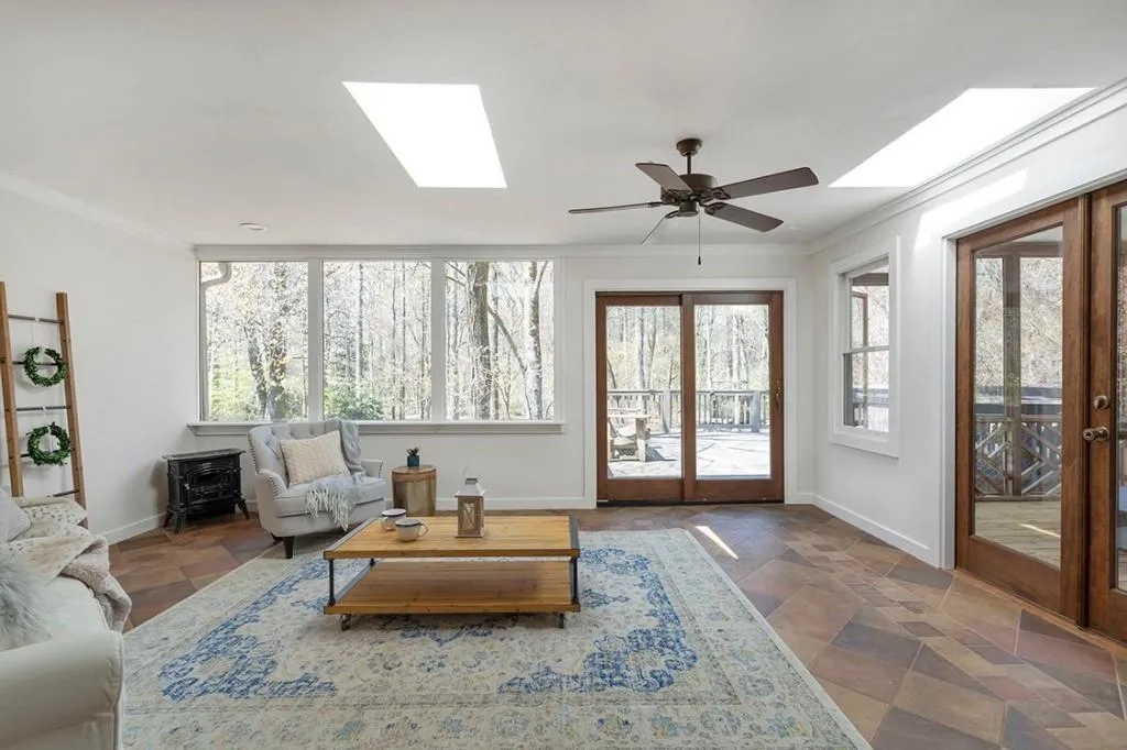 2200 Spalding Drive, Sandy Springs, Georgia 30350, 6 Bedrooms Bedrooms, ,3 BathroomsBathrooms,Residential,Sold,2200 Spalding Drive,7191107