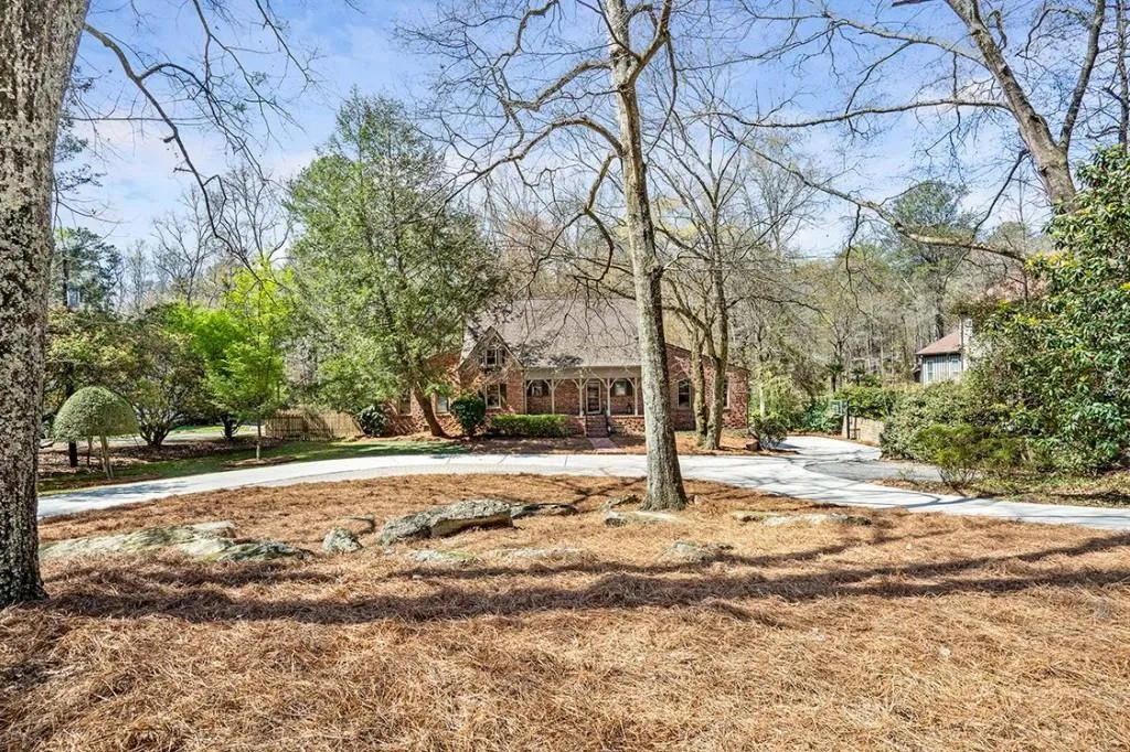 2200 Spalding Drive, Sandy Springs, Georgia 30350, 6 Bedrooms Bedrooms, ,3 BathroomsBathrooms,Residential,Sold,2200 Spalding Drive,7191107