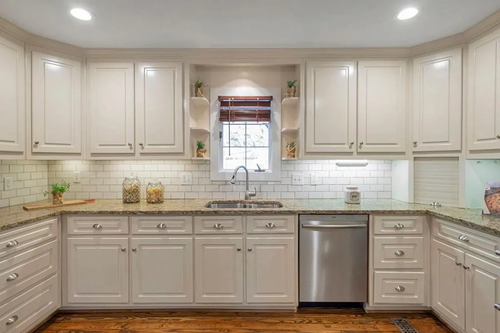 2200 Spalding Drive, Sandy Springs, Georgia 30350, 6 Bedrooms Bedrooms, ,3 BathroomsBathrooms,Residential,Sold,2200 Spalding Drive,7191107