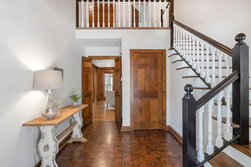 2200 Spalding Drive, Sandy Springs, Georgia 30350, 6 Bedrooms Bedrooms, ,3 BathroomsBathrooms,Residential,Sold,2200 Spalding Drive,7191107