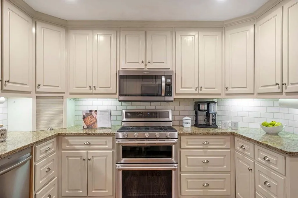 2200 Spalding Drive, Sandy Springs, Georgia 30350, 6 Bedrooms Bedrooms, ,3 BathroomsBathrooms,Residential,Sold,2200 Spalding Drive,7191107