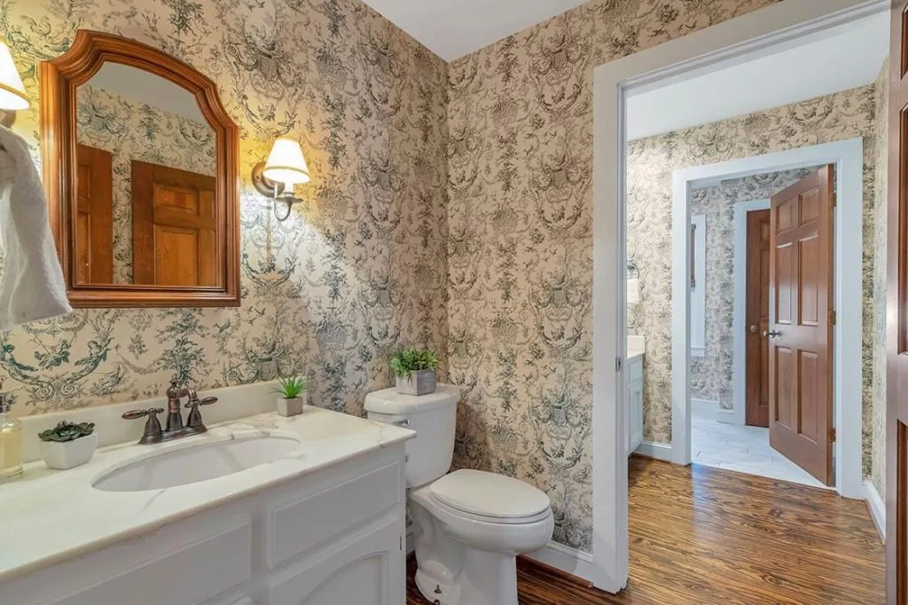 2200 Spalding Drive, Sandy Springs, Georgia 30350, 6 Bedrooms Bedrooms, ,3 BathroomsBathrooms,Residential,Sold,2200 Spalding Drive,7191107