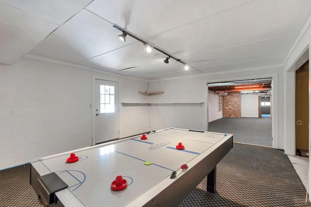 2200 Spalding Drive, Sandy Springs, Georgia 30350, 6 Bedrooms Bedrooms, ,3 BathroomsBathrooms,Residential,Sold,2200 Spalding Drive,7191107
