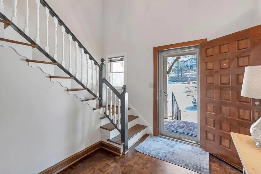 2200 Spalding Drive, Sandy Springs, Georgia 30350, 6 Bedrooms Bedrooms, ,3 BathroomsBathrooms,Residential,Sold,2200 Spalding Drive,7191107