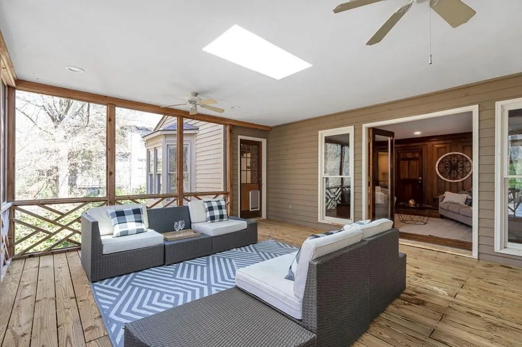 2200 Spalding Drive, Sandy Springs, Georgia 30350, 6 Bedrooms Bedrooms, ,3 BathroomsBathrooms,Residential,Sold,2200 Spalding Drive,7191107