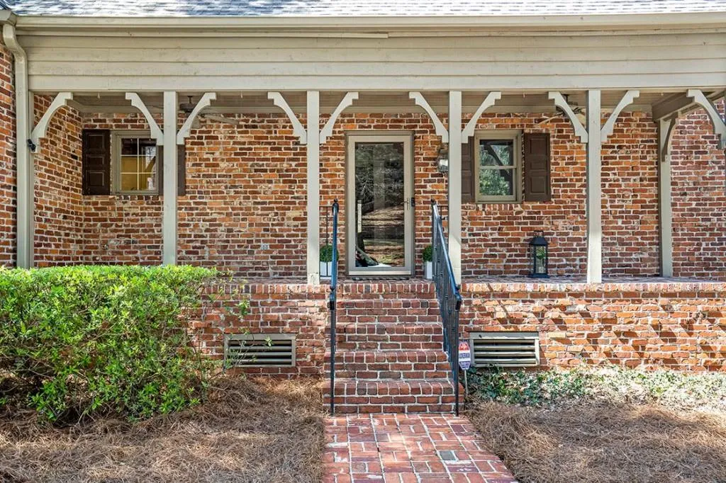 2200 Spalding Drive, Sandy Springs, Georgia 30350, 6 Bedrooms Bedrooms, ,3 BathroomsBathrooms,Residential,Sold,2200 Spalding Drive,7191107