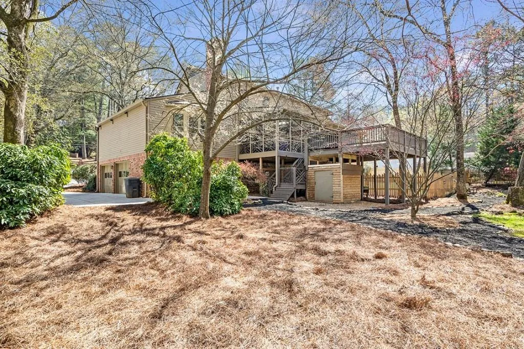 2200 Spalding Drive, Sandy Springs, Georgia 30350, 6 Bedrooms Bedrooms, ,3 BathroomsBathrooms,Residential,Sold,2200 Spalding Drive,7191107