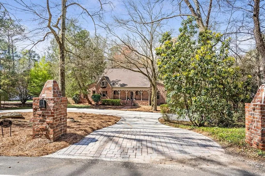 2200 Spalding Drive, Sandy Springs, Georgia 30350, 6 Bedrooms Bedrooms, ,3 BathroomsBathrooms,Residential,Sold,2200 Spalding Drive,7191107