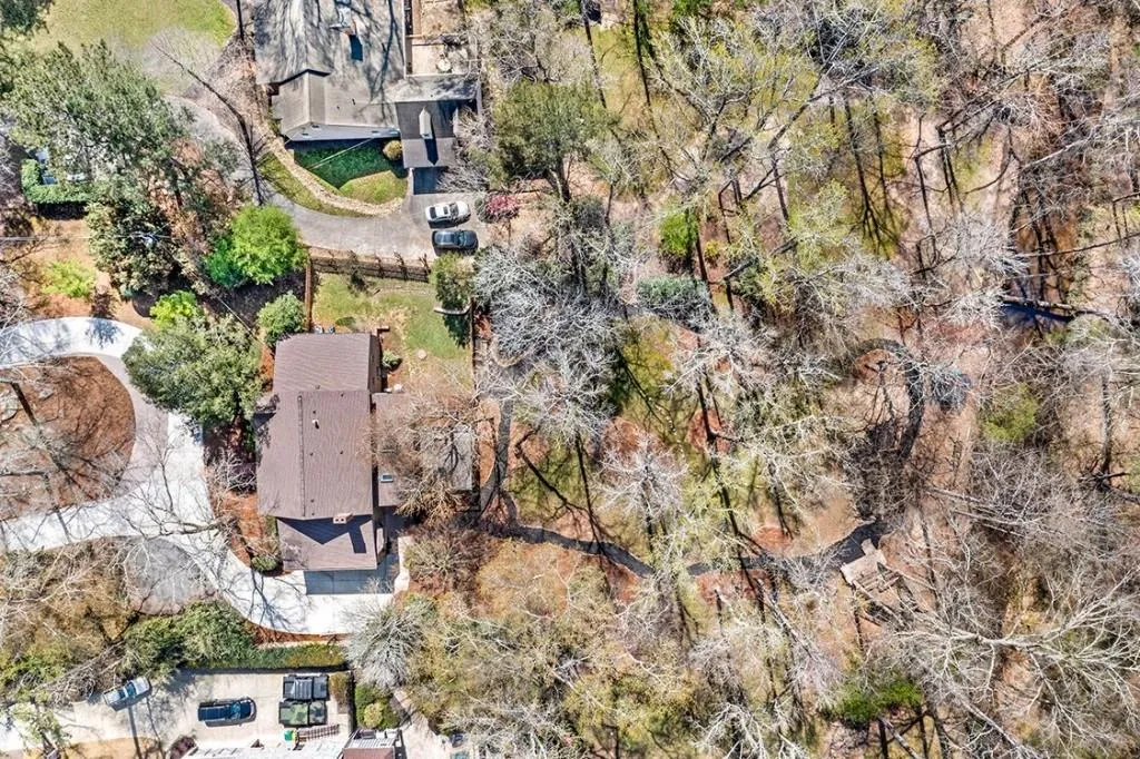 2200 Spalding Drive, Sandy Springs, Georgia 30350, 6 Bedrooms Bedrooms, ,3 BathroomsBathrooms,Residential,Sold,2200 Spalding Drive,7191107