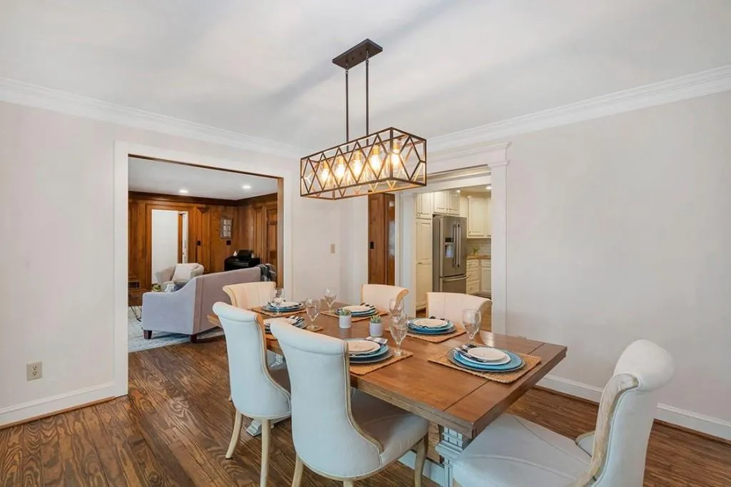 2200 Spalding Drive, Sandy Springs, Georgia 30350, 6 Bedrooms Bedrooms, ,3 BathroomsBathrooms,Residential,Sold,2200 Spalding Drive,7191107