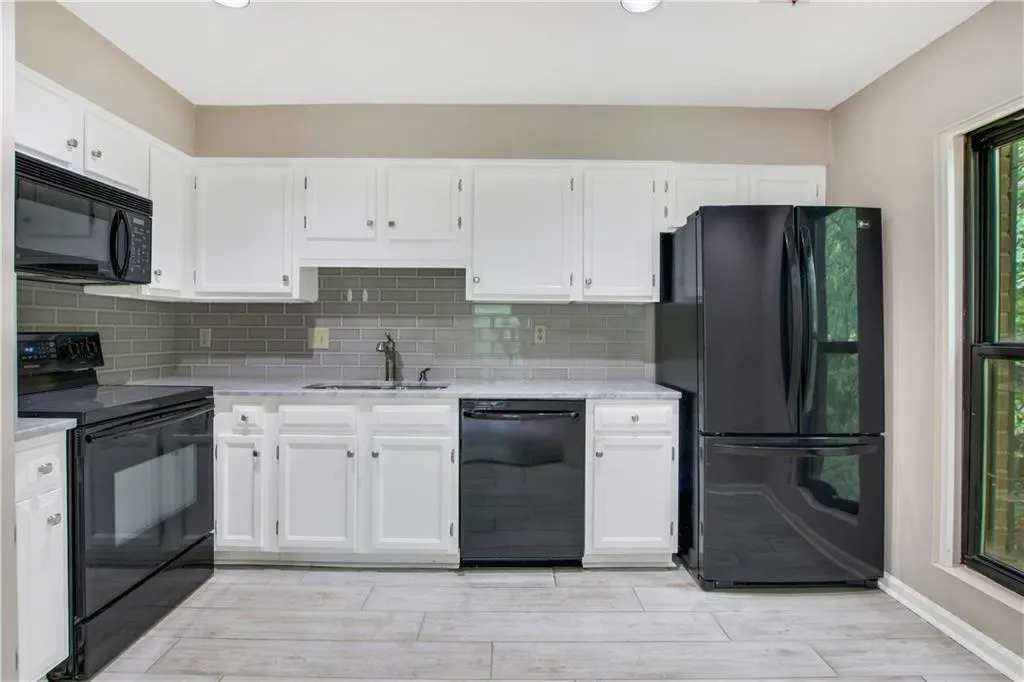 24214 Plantation Drive Ne, Atlanta, Georgia 30324, 2 Bedrooms Bedrooms, ,2 BathroomsBathrooms,Residential,For Sale,24214 Plantation Drive Ne,7622120