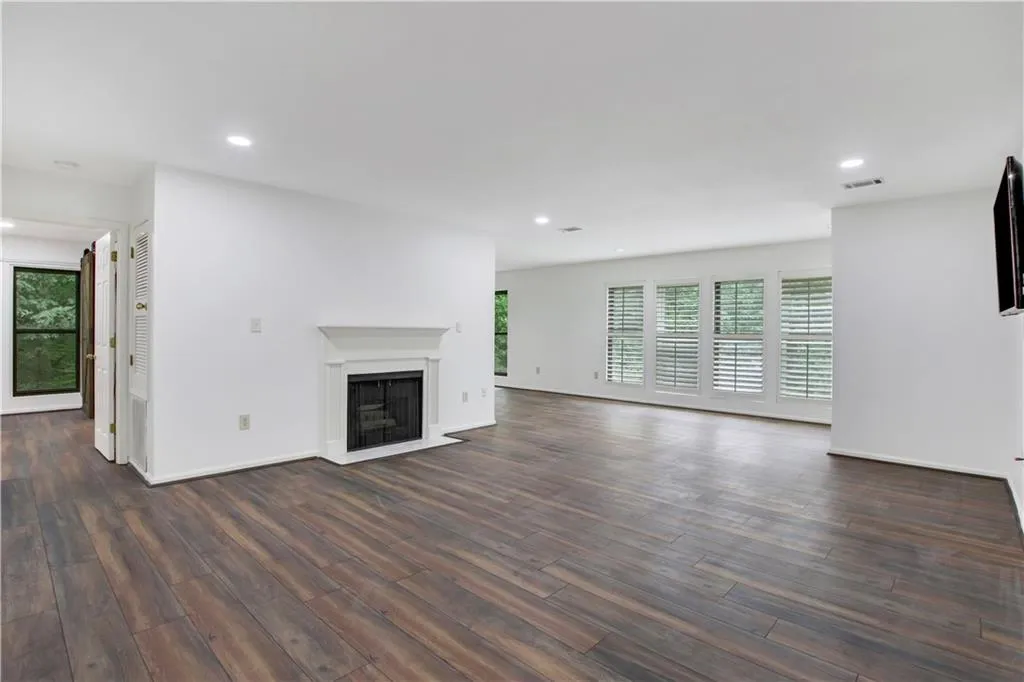 24214 Plantation Drive Ne, Atlanta, Georgia 30324, 2 Bedrooms Bedrooms, ,2 BathroomsBathrooms,Residential,For Sale,24214 Plantation Drive Ne,7622120