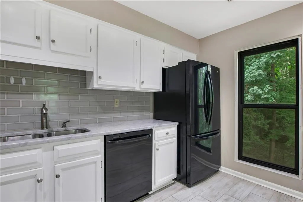24214 Plantation Drive Ne, Atlanta, Georgia 30324, 2 Bedrooms Bedrooms, ,2 BathroomsBathrooms,Residential,For Sale,24214 Plantation Drive Ne,7622120